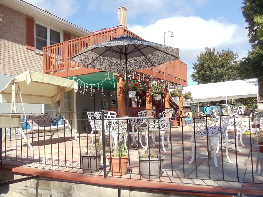 1600 sf furnished patio with hot tub (cool months)