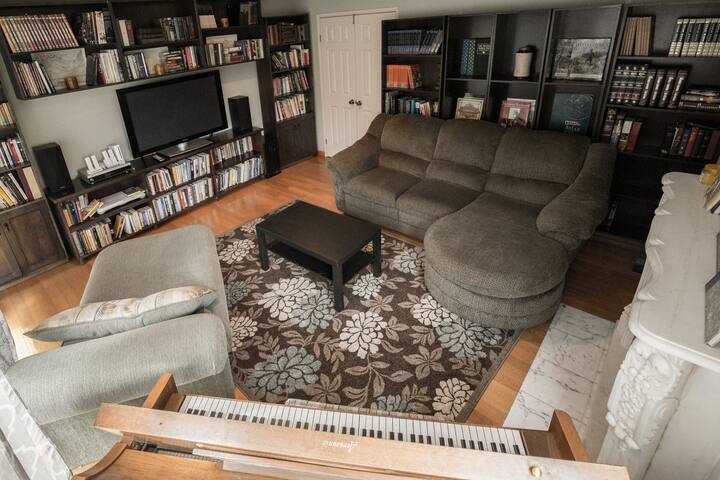 Spacious house with 5 bedrooms, 3 bathrooms gallery image 2