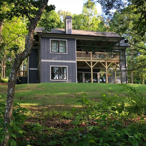 Modern Cottage on Lake Chatuge -Sleeps 8; Lakeside