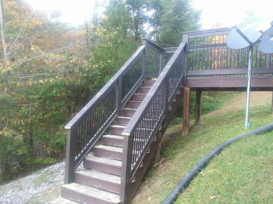 front walkway from paved driveway