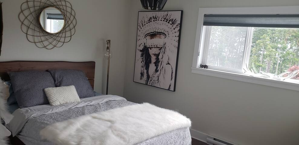 Modern Bear Mountain Getaway gallery image 5