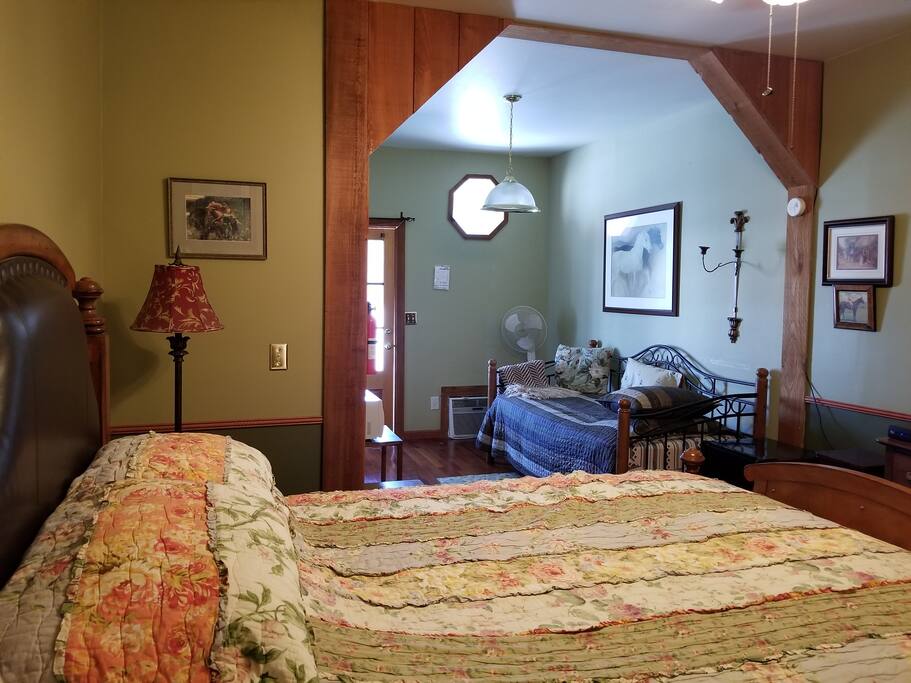Thoroughbred Queen Bed