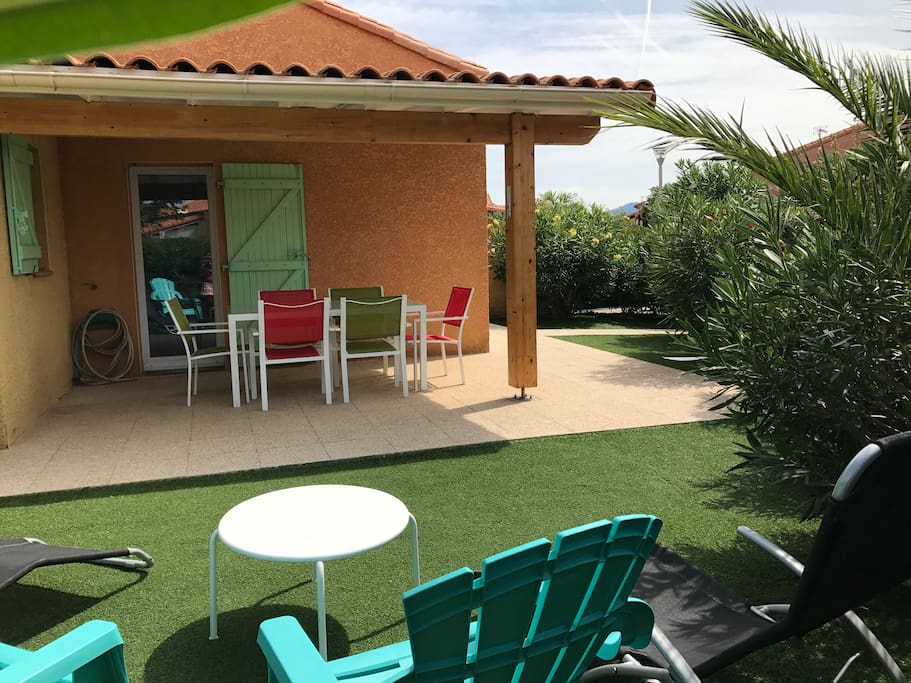 Villa 1 : Jardin et terrasse couverte