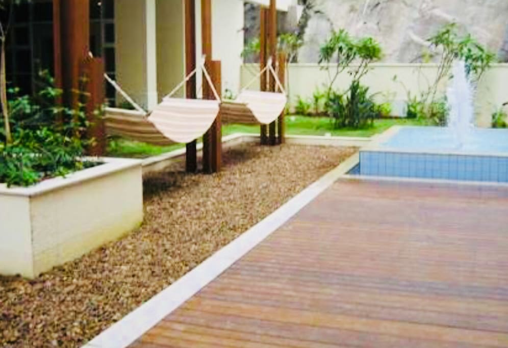 You can chill outside in the common areas of the residence, there is also a little very pricefriendly cafe with small plates and snacks and we have a library.