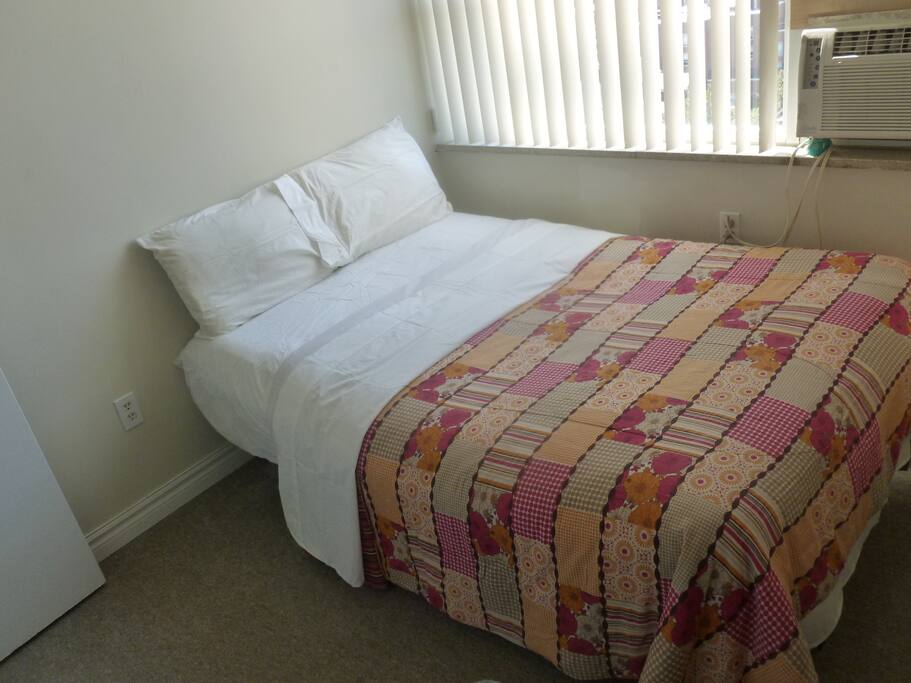 Comfy soft full size bed!!