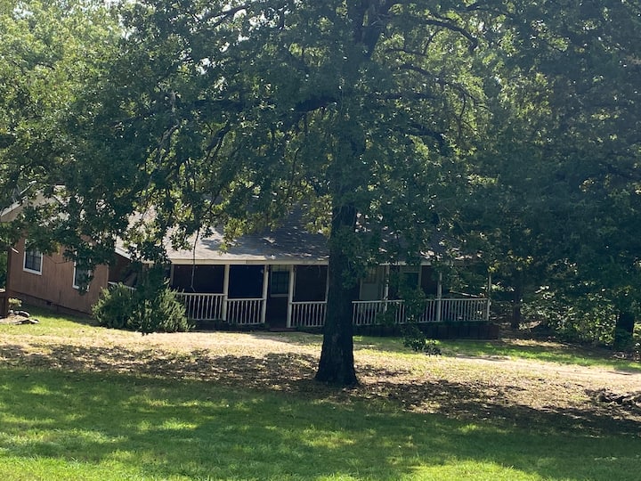 Lake Texoma cabin near the new West Bay Casino Houses for Rent in