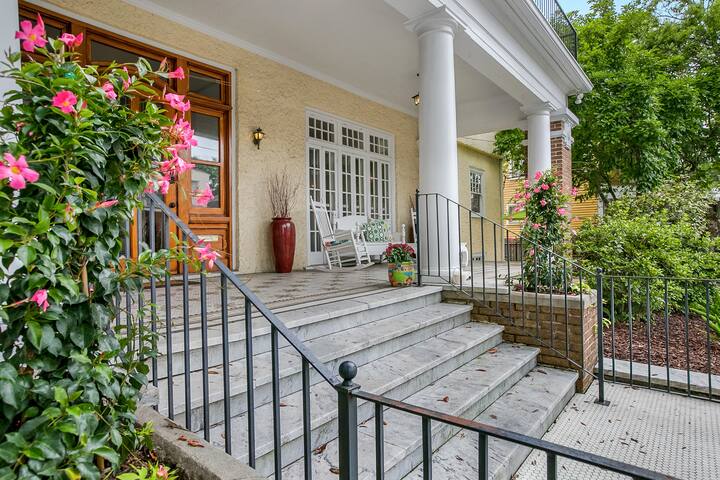 Grand Luxury in the Garden District, 9 bedrooms gallery image 3