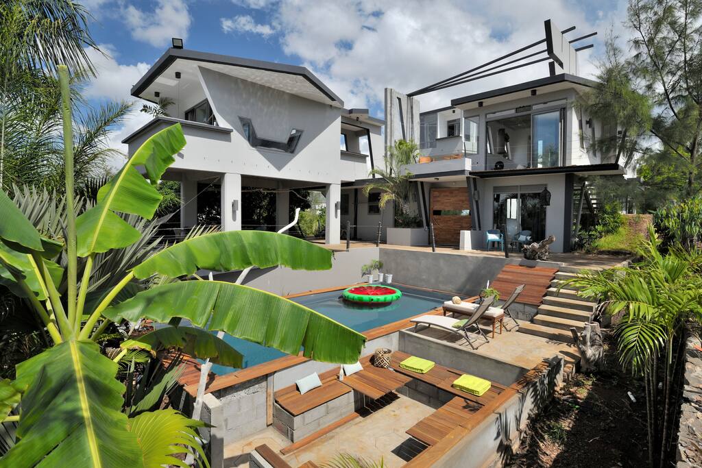 The sea view suite is hanged over the swimming pool