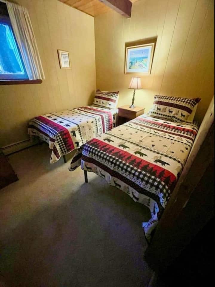 Chambre à deux lits, niveau inférieur
