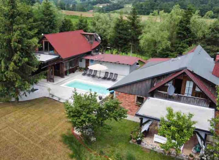 Malerisches Haus am See mit Pool Häuschen zur Miete in Brezova, Celje, Slowenien Airbnb
