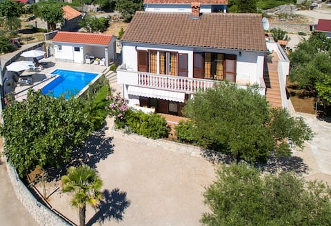 ADRIA-Holiday hous with a beautiful pool
