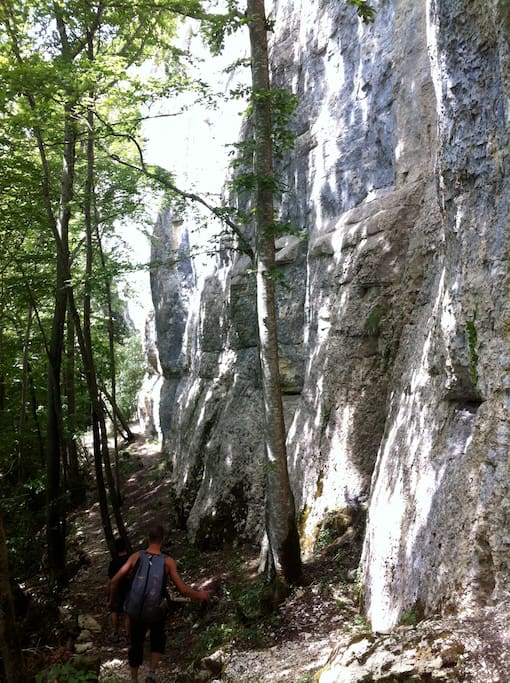 Arrivée au site d'escalade , à quelques minutes du village