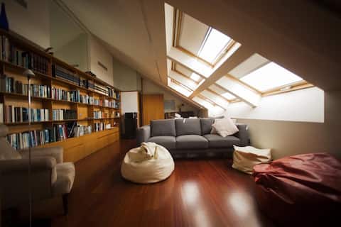 Anuncio de Airbnb popular: A casa Rosa- Penthouse in the center of Vigo en Vigo