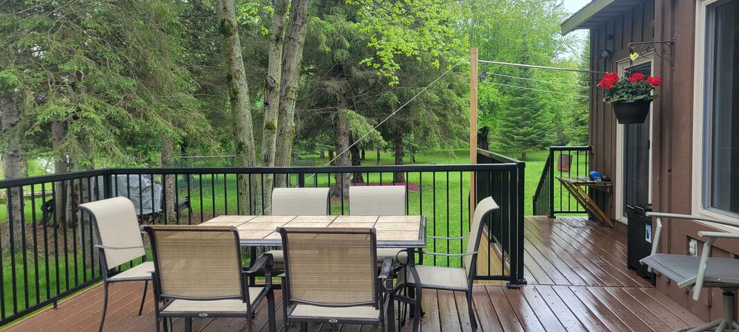 Beautiful Waterfront Home | 30 Minutes from Ottawa gallery image 4