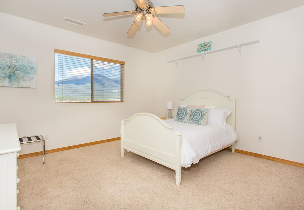 bedroom. double bed