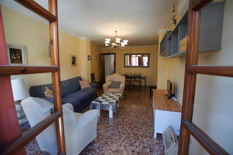 Popular Airbnb listing: Great Centrally located Apartment in Triana Casco Antiguo