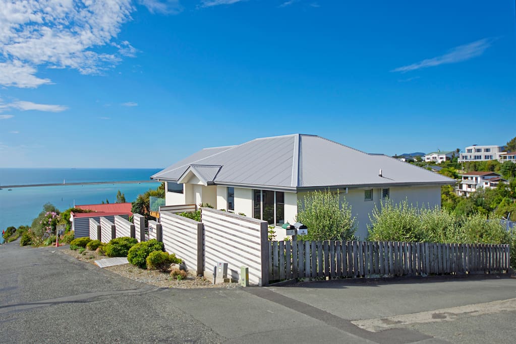 Above the Cut - Nelson Sea View Holiday Home