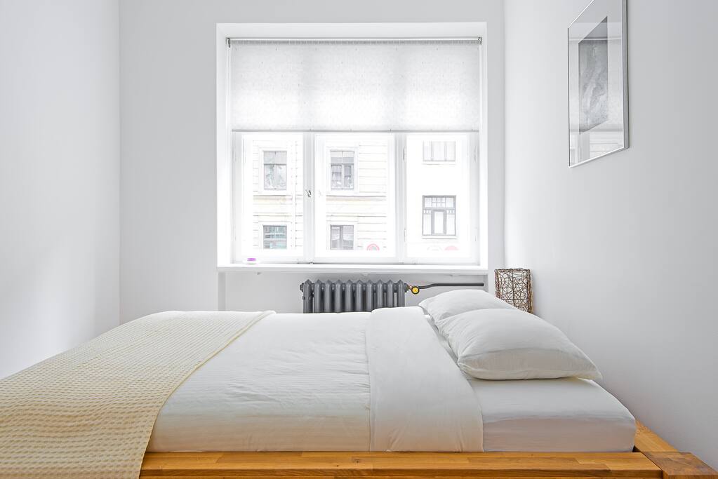 Comfy queen size bed with brand new mattress
