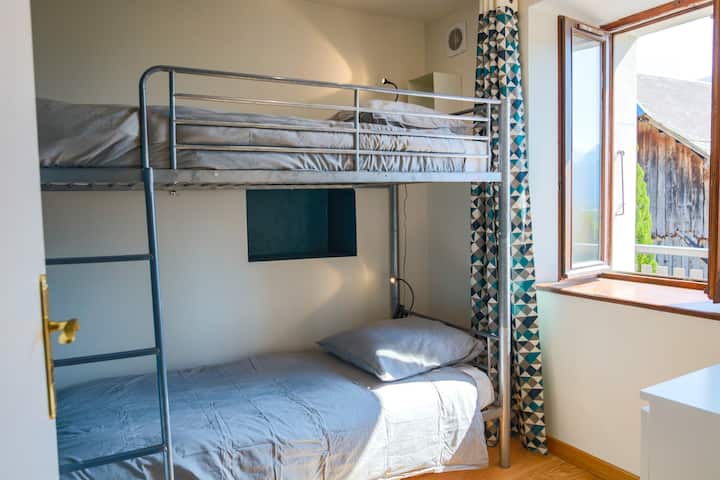 спалня 1 двуетажно легло