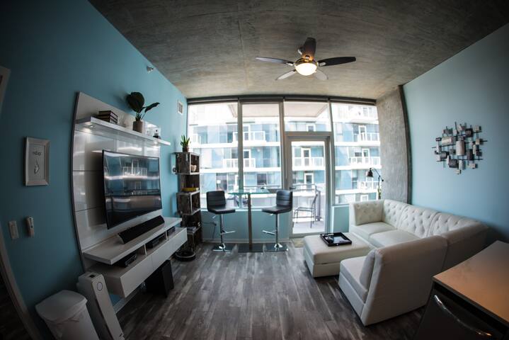 2 bed 2 bath Smart Loft in Prime Location gallery image 2