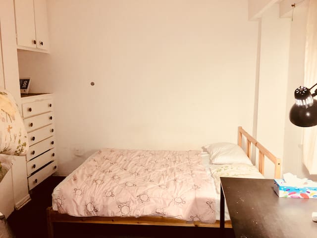 apartment studio heart of downtown near McGill