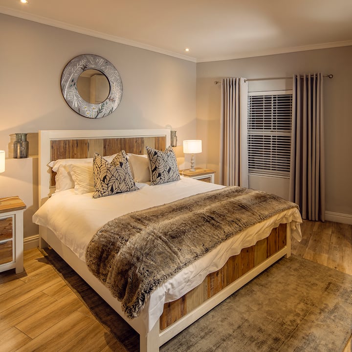 Main bedroom with a King-sized bed. 