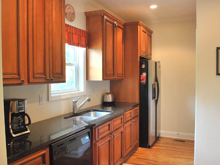 Beautiful Lake House With Pontoon Boat Available! Houses for Rent in