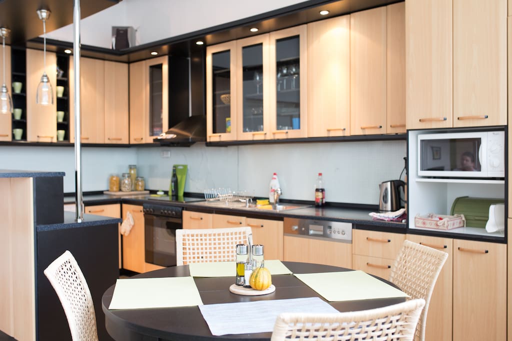 Fully equipped kitchen with breakfast waiting for you.
