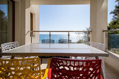 2BD / 1BA apartment @ White Cliffs Byala