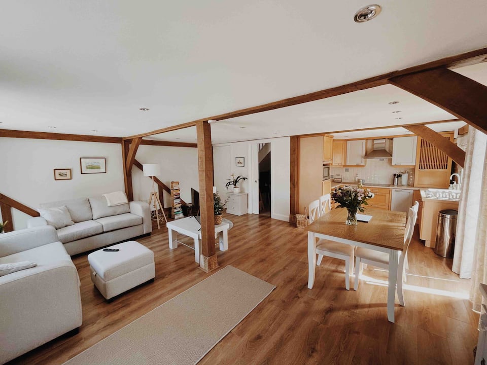 Peaceful, charming oak framed annexe 