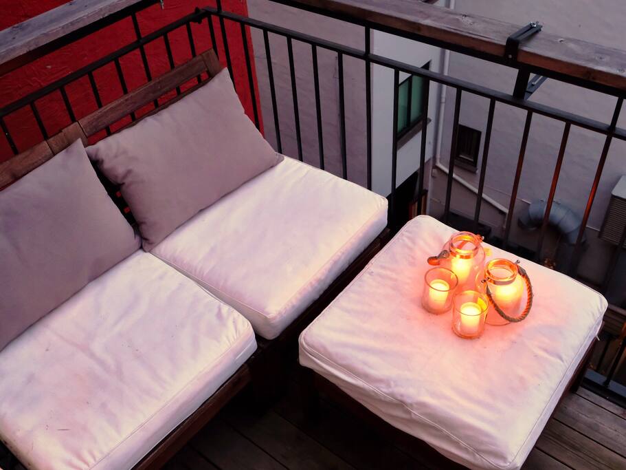 Nice and quiet balcony facing backyard