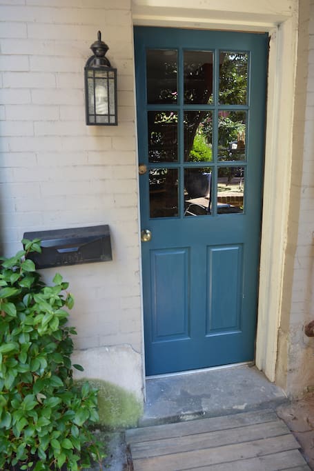 Private entrance with easy-to-use lockbox.
