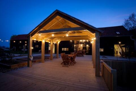Four Bed Luxury Converted Barn with Gym & Spa (G)