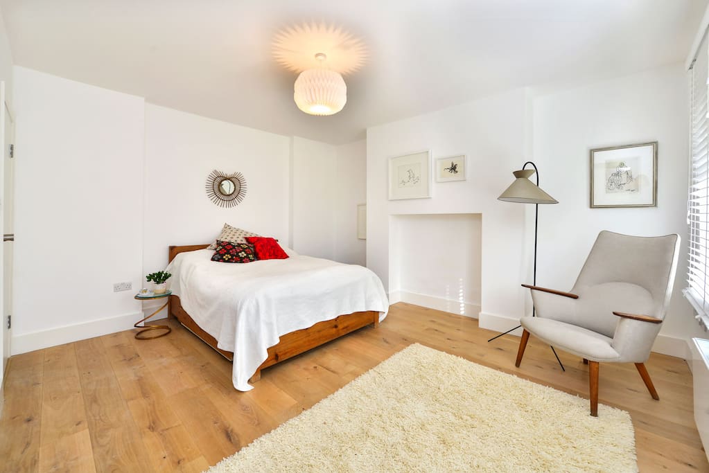 Large double bedroom
