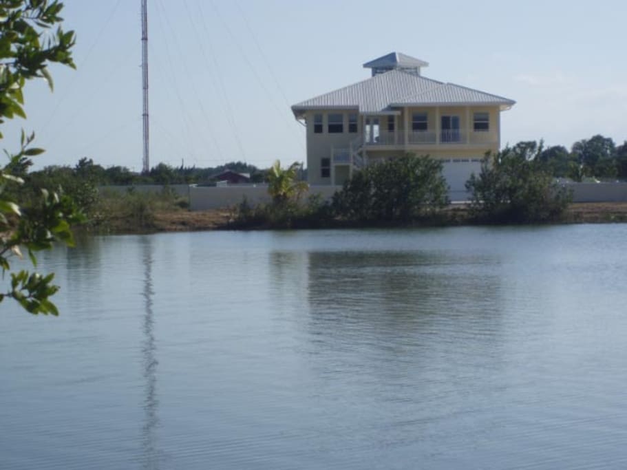 Rear lakefront view.