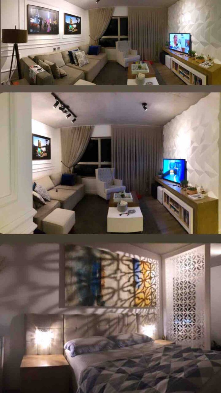 Decorazione minimalista che tiene la lastra rustica a vista con uno squisito tocco boiserie sulle pareti! Ampio soggiorno e doppio dormitorio.