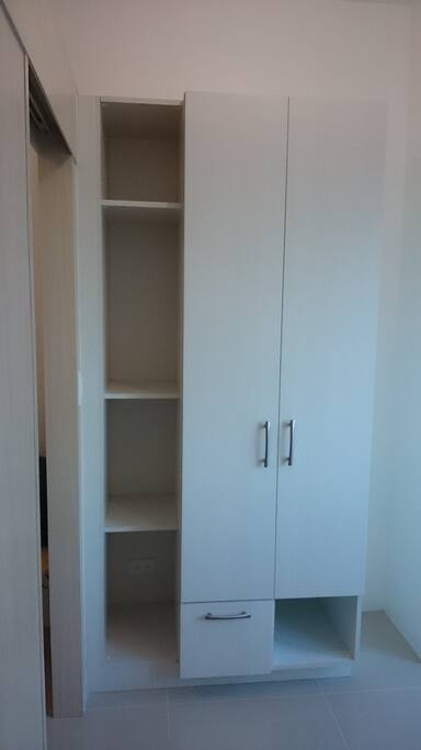 Spacious dresser to organise your clothes.