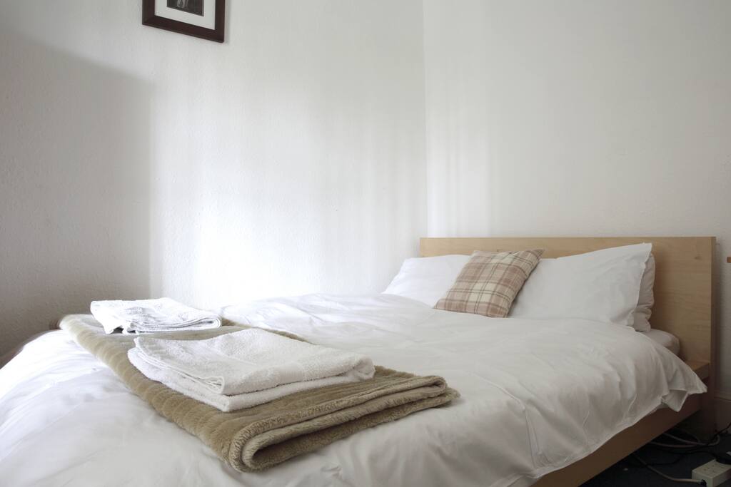 Cosy second double bedroom