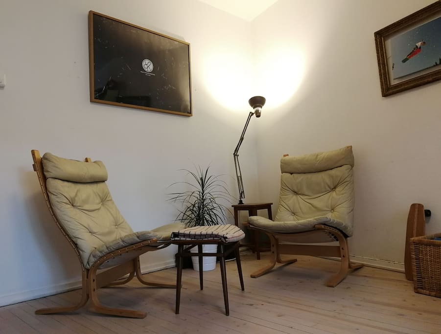 There is a comfy lounge area in the living room with Norwegian retro design furniture.