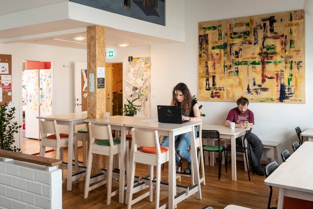 Cozy dining area with a homely atmosphere that will make you feel at home. Best way to meet fellow travelers and share travel stories. Vibrant is a very social hostel.