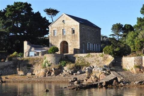 Quiet and waterfront