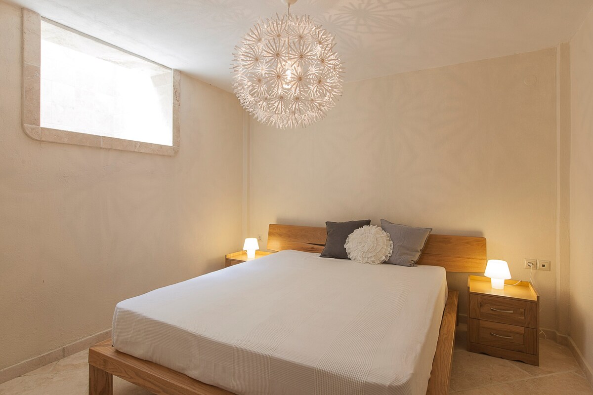 ორსაძინებლიანი ბინა ქვედა სართულზე (მიწისქვეშა)