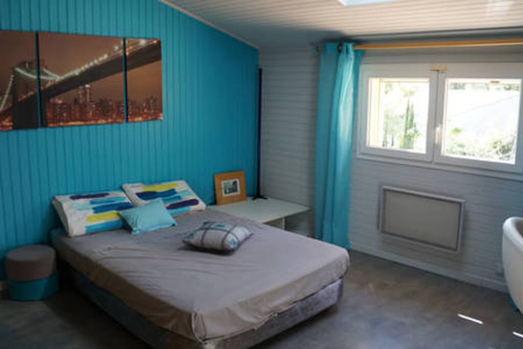 Première chambre coin lit