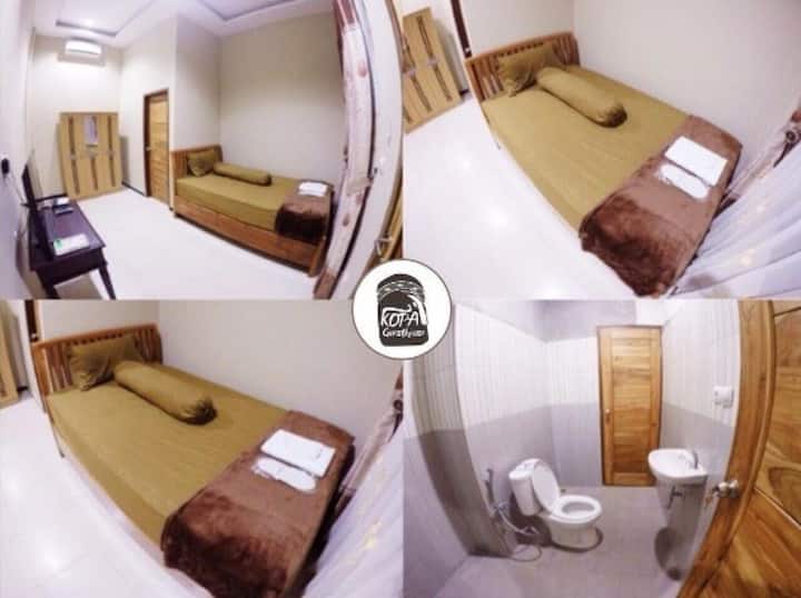 Takpala Room

Facilities : Double Bed (New bed will be updated soon), TV, Air Conditioning, Free Wifi, Breakfast, Towel, Bath Towel, Slippers, Toothbrush, Shampoo, Soap bar