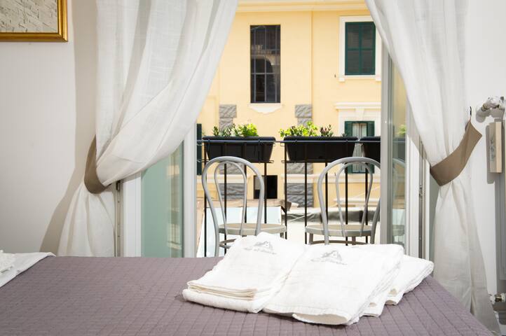 Elegante appartamento al Colosseo gallery image 2