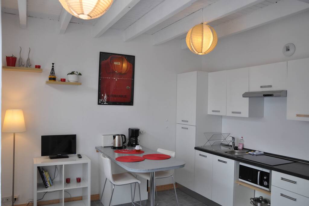 RDC : pièce de vie - coin kitchenette