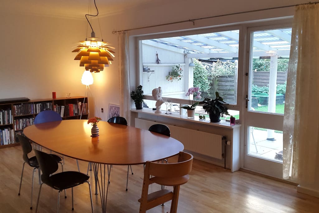 Dining room (seats 10 with a bit of good will - comfortably seats 8 - chairs available)