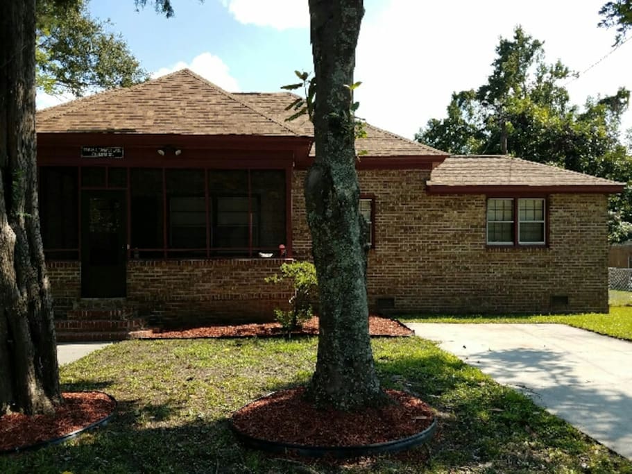 Front Of House Pic 2