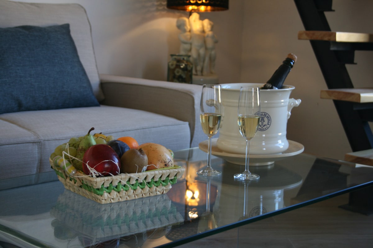 Top Airbnb: Casa Mora Triana. Penthouse-duplex with a terrace and viewpoint in Triana Casco Antiguo