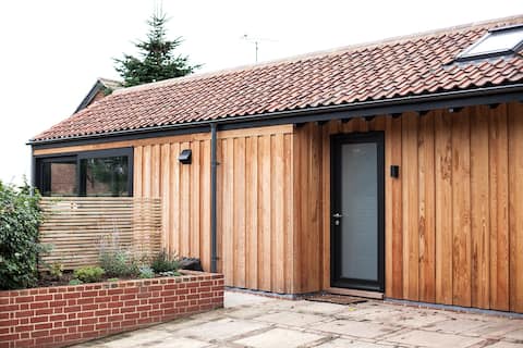 The Wood Store Orford - Contemporary Holiday Home